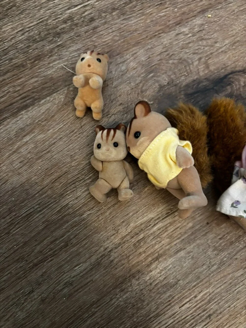 Lot 7 Sylvanian Families Calico Critters Walnut Squirrel w/babies twins